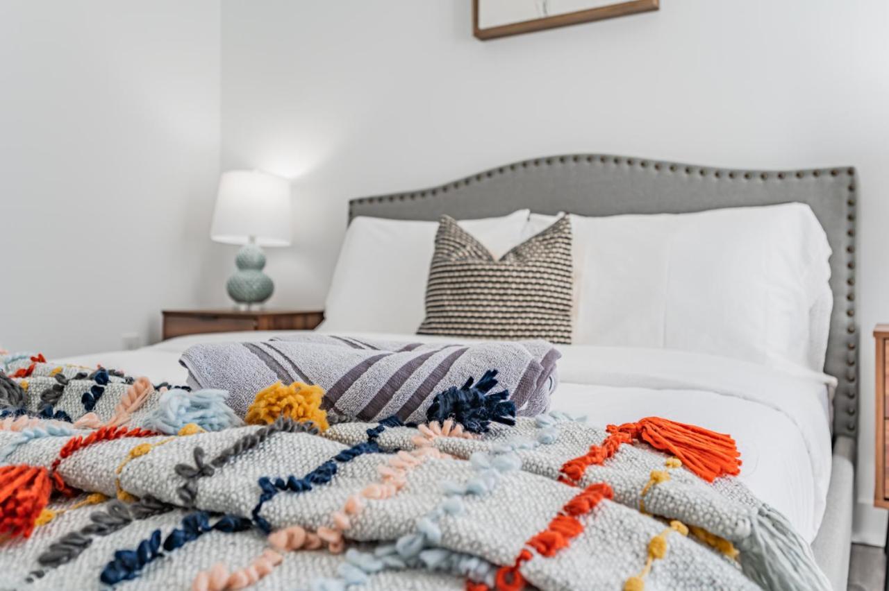 Leckie Luxurious Suites 토론토 외부 사진